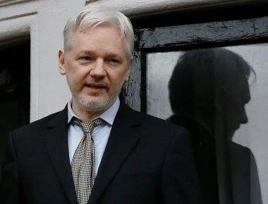 Wikileaks: Προσέφεραν άσυλο στον Ασάνζ για να τον κατασκοπεύουν αλλά τους «χάκαρε» εκείνος